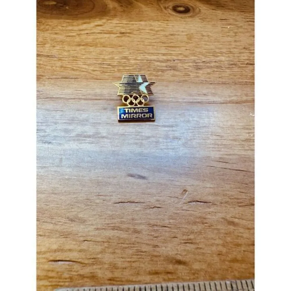 Vintage Times Mirror Team USA Olympics 1984 Lapel Pin Red White‎ & Blue 3/4